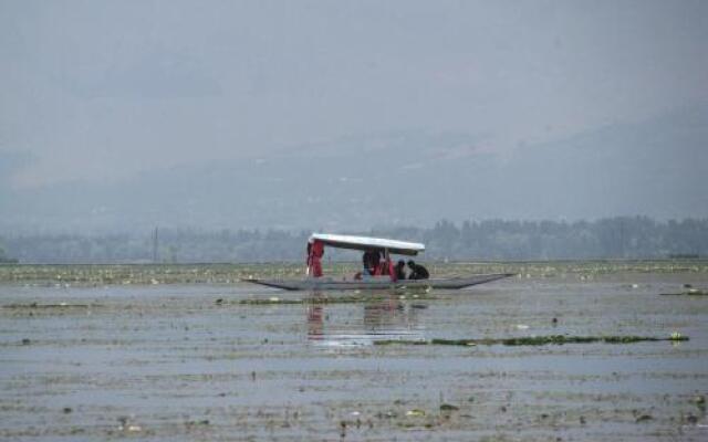 Shabistan Group of Houseboats