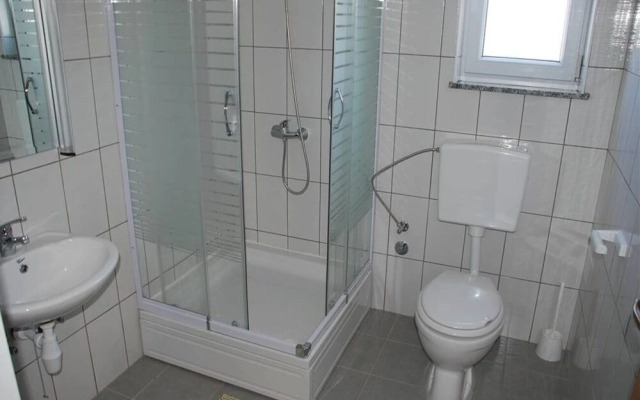 Markle - Swimming Pool and Sunbeds - A1