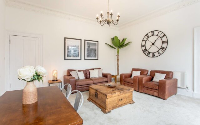 Perfect City Centre Location 50M From Princes St