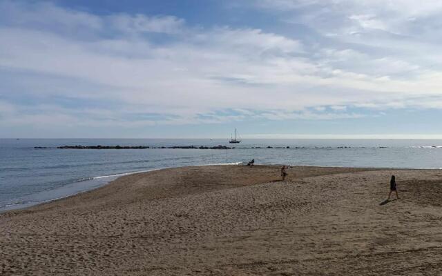 Benal Beach 704