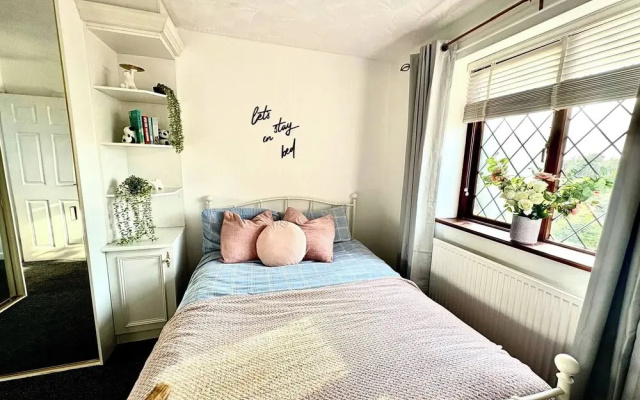 Cozy Blackwood Getaway - Peaceful Countryside Escape
