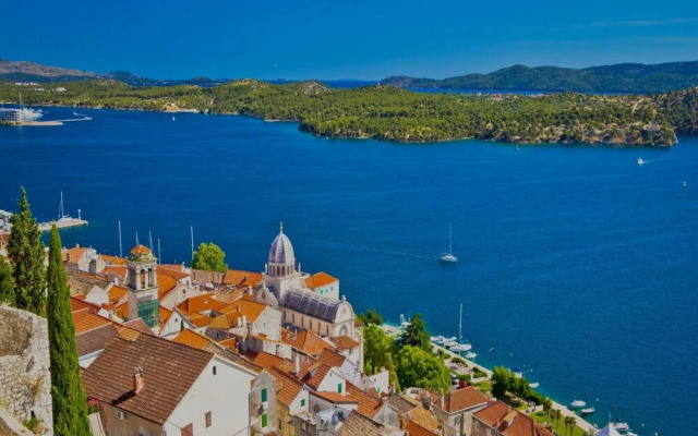 Unique Pool View Room With Breakfast Included