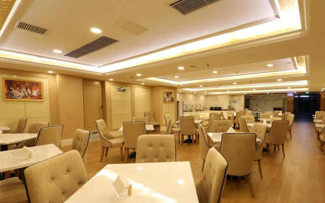 Vienna Classic Hotel (Qilu shoe city zoo store)