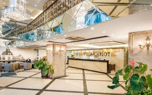 May De Ville Lakeside Hotel