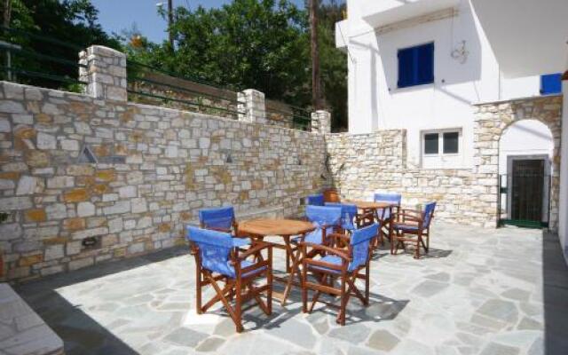 Anna's Parikia Studios