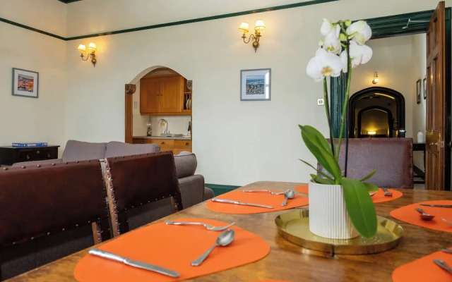 Watermouth Castle, Penn-curzon Apartment