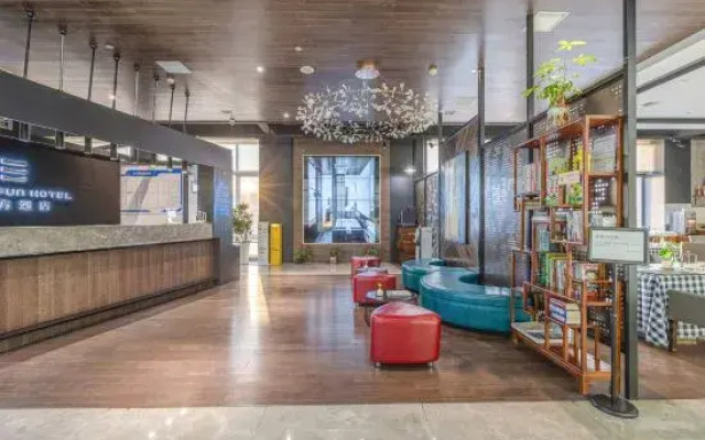 Mofang Hotel (Ningbo Railway Station Business and Technology College)