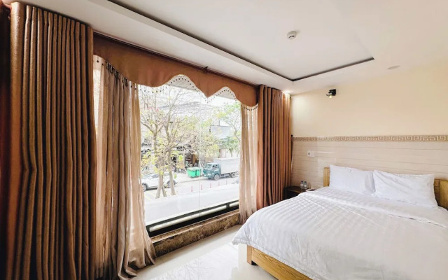 Bear Hotel & Homestay