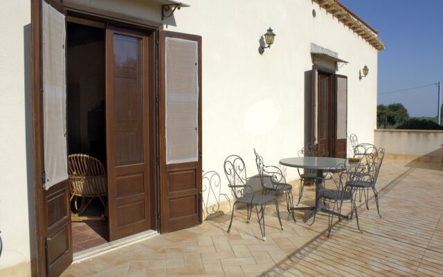 House With 5 Bedrooms in Sciacca, With Furnished Garden - 1 km From th