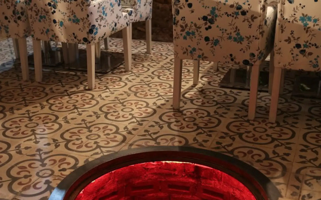 Corner Hot