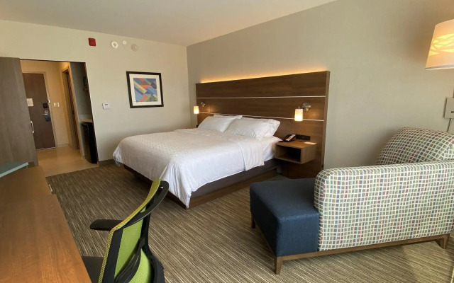 Holiday Inn Express & Suites Aurora by IHG