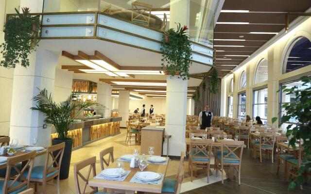 Golden Tulip Serenada
