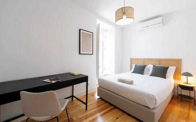 Sunny Lisbon Apartments by SoulPlaces