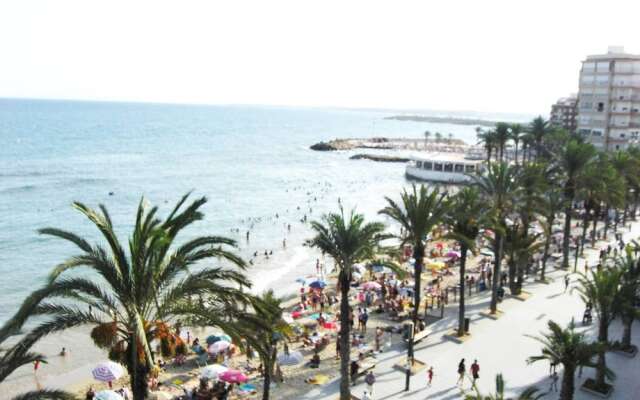 Authentic family apartment facing the sea