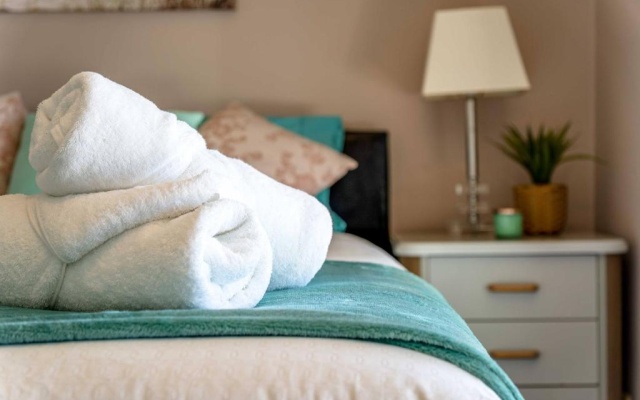 Mandurah Canal Beach House- 5 Mins Beach, Golf Course, City Centre, Parks – Guest Rooms – Halls Head