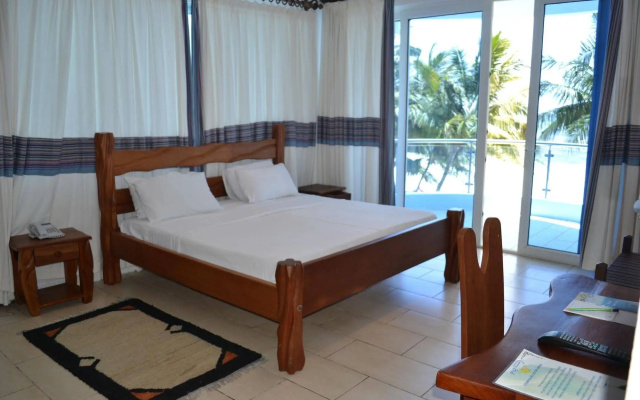 Cowrie Shell Beach Apartments