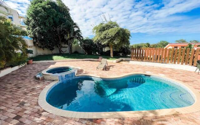 Breezy “Hacienda” w/pool - 4bed in Gated Resort