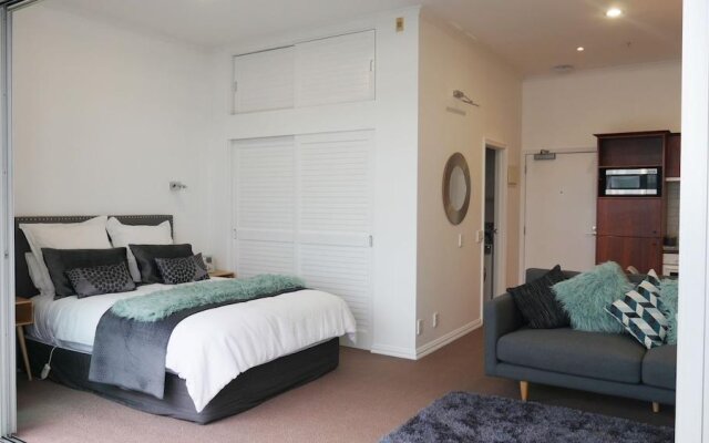 Princes Wharf Couple's Retreat - Adults Only