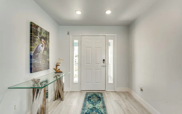 Waterfront Gem: Crystal River Family Home