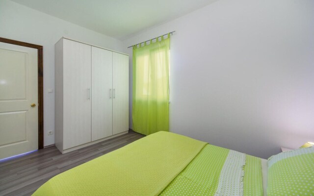 Amazing Apartment in Brist With 1 Bedrooms and Wifi