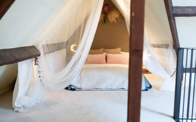 The Loft 2BR Duplex, Central & Parking