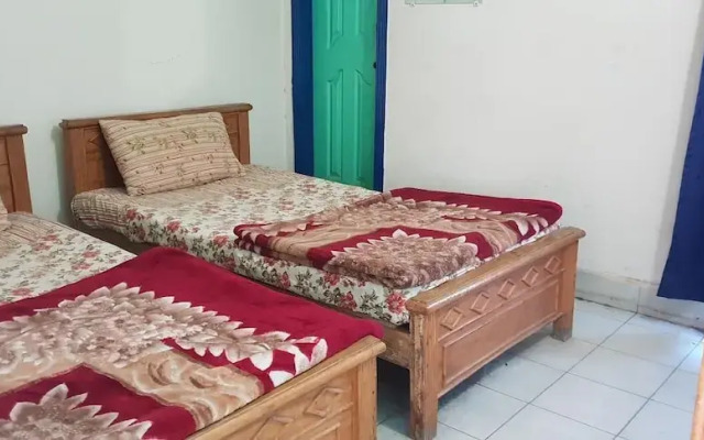 Hotel Paradise & Restaurent