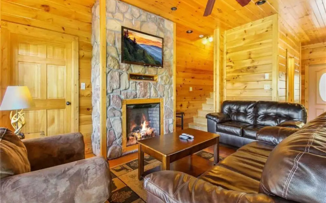 Big Sky Lodge II - Seven Bedroom Cabin