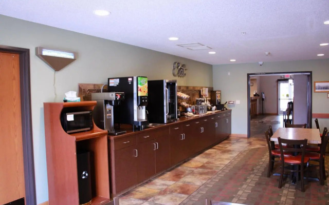 Canby Inn and Suites