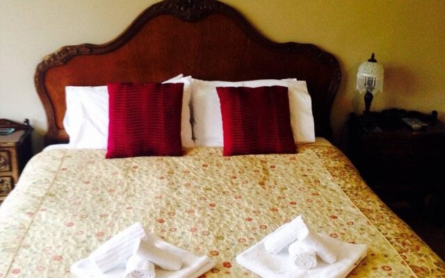 Albatross Inn Bed & Breakfast