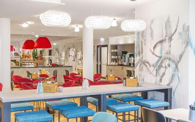 Holiday Inn — the niu, Franz Vienna