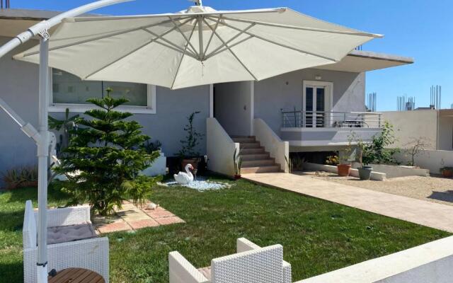 Maria's modern studio 5min from beach