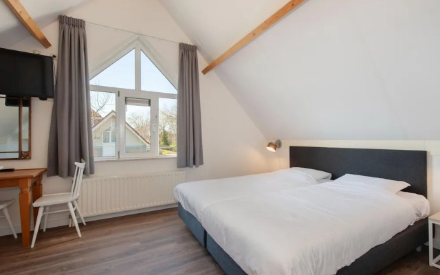 Restyled Villa With Dishwasher, Near the Beach