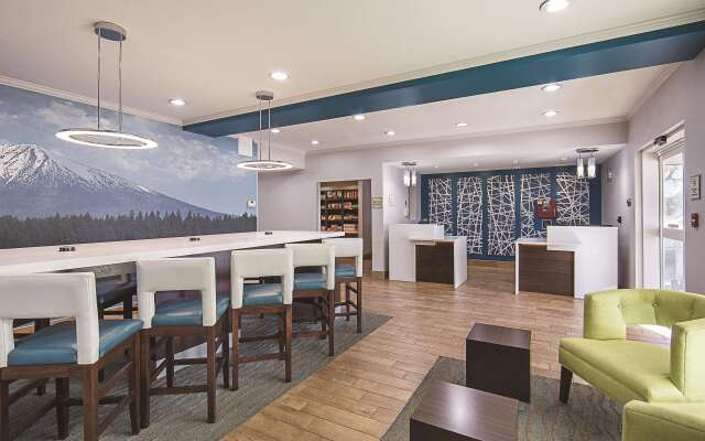 La Quinta Inn & Suites by Wyndham Central Point - Medford