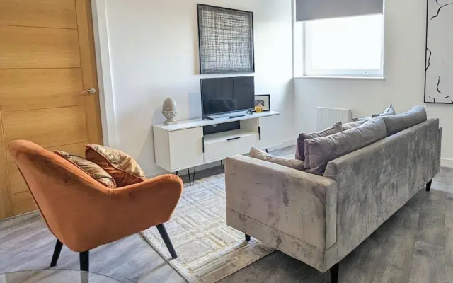Modern 2 Bed Apt - 15 Mins to Birmingham Centre