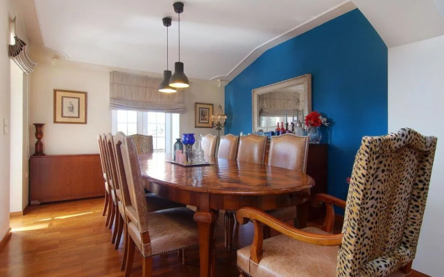 Oasis Pool House By Ghh