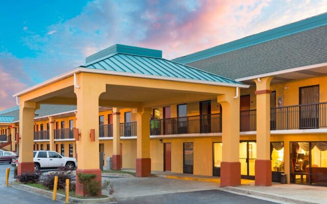 Super 8 by Wyndham Orangeburg