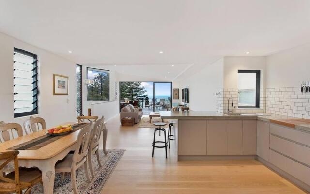 BRON455B - Bronte Beach House with Ocean Views