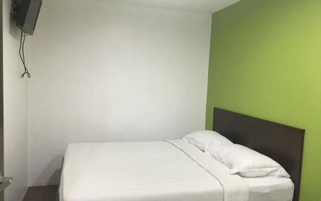 Red Tomato Hotel