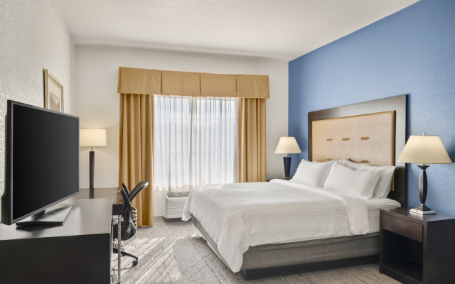 Holiday Inn Express & Suites New Buffalo by IHG