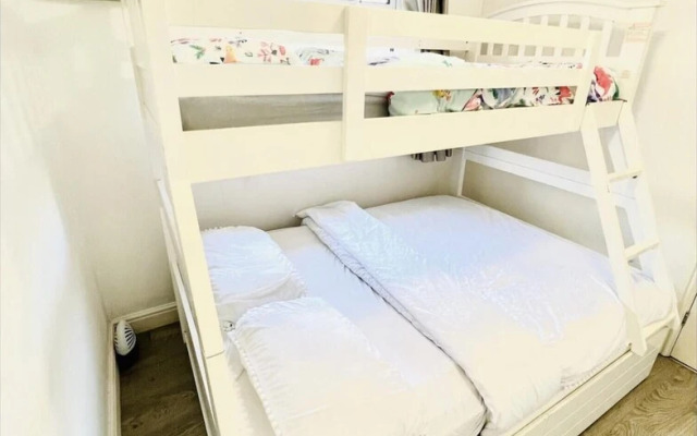 Inviting 2-bed Chalet in Caernarfon