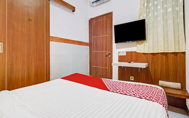 RedDoorz near Mall Of Indonesia