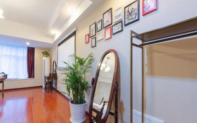 Quzhu City Homestay (Shiyan Wanda Plaza Branch)