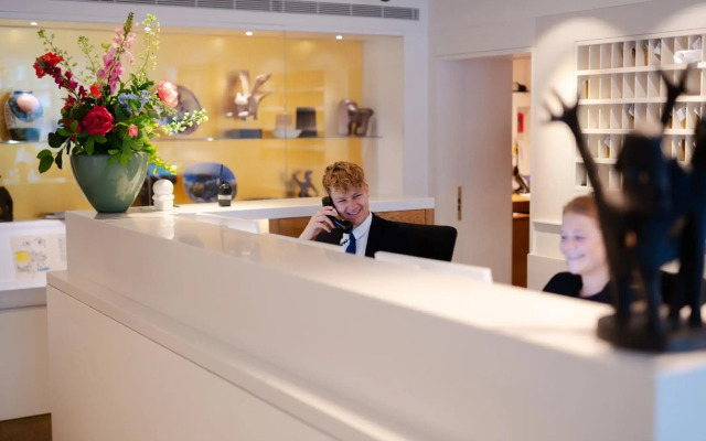 Ambassade Hotel