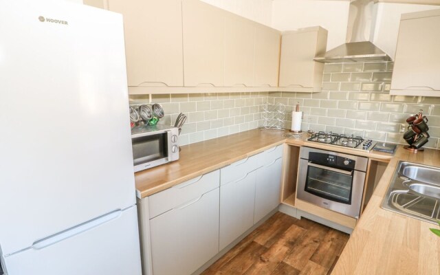 No 4 Elm Drive, Lincoln