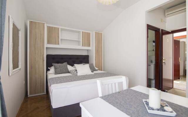 Apartments and Rooms Kapulica