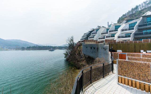 W Jiwoo Resort