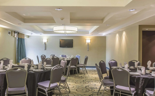 Quattro Hotel & Conference Centre, Ascend Hotel Collection