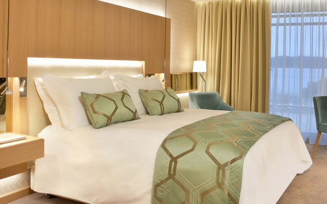 Maestral Resort & Casino