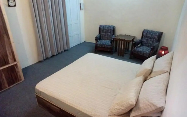 Cross Roads Hotel