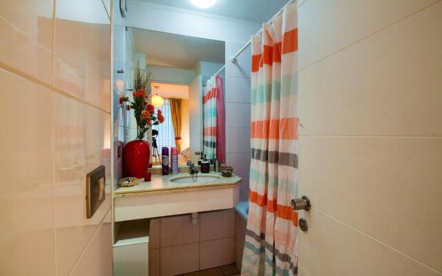 Urban Getaway Near the Sea